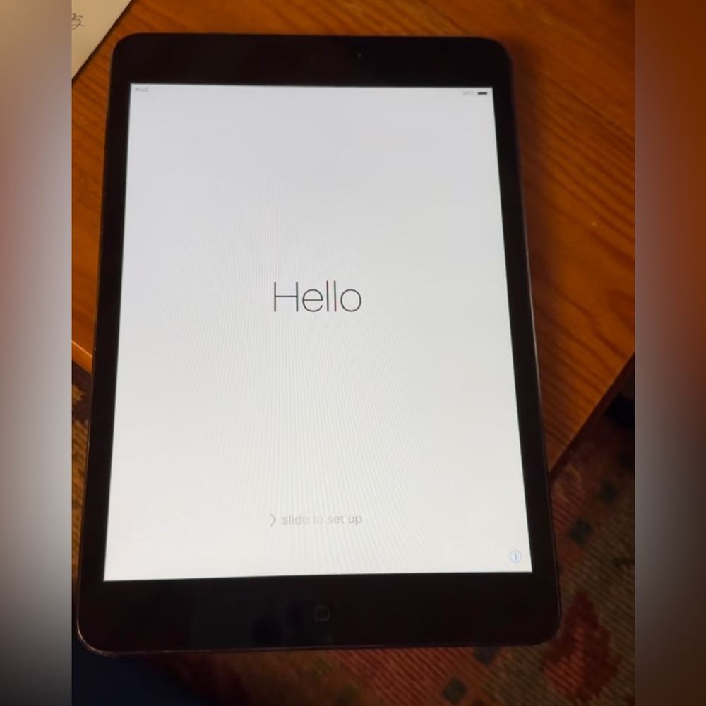 Apple iPad Mini (16 GB) with Wi-Fi – Black & Slate – Model #MD528E/A